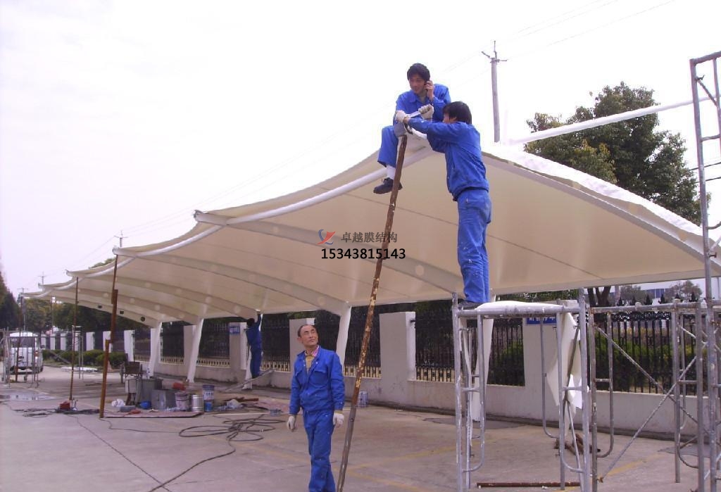 邢臺商業(yè)廣場雨棚搭建