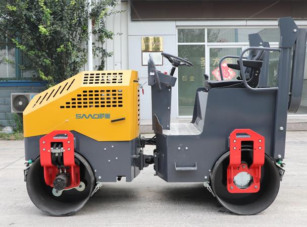 小型<font color='red'>壓路機(jī)</font>停放時，方向